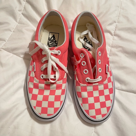 (6.5) NWT Vans Pink Checkered Low Top Shoes - Picture 2 of 4